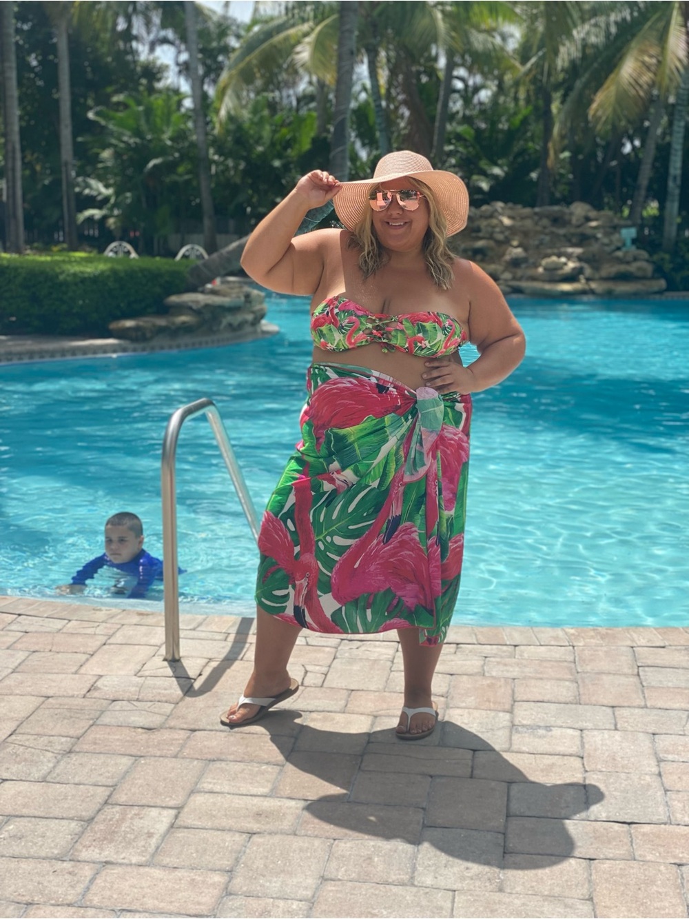 Curvy beach  Flamingo Bandeau Swim Set